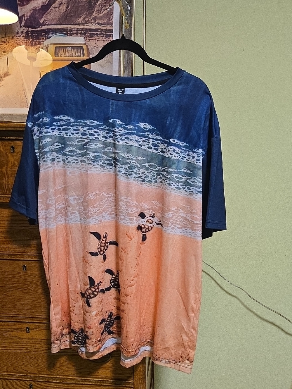 Short Sleeve Beach Graphic Tee - Navy & Peach Turtle Print